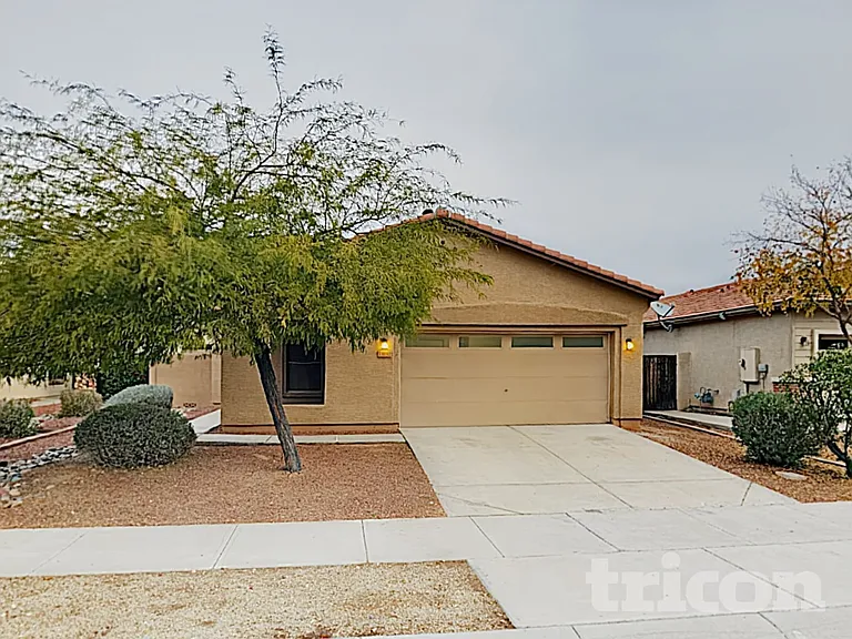 13732 W Mauna Loa Ln — Photo 2