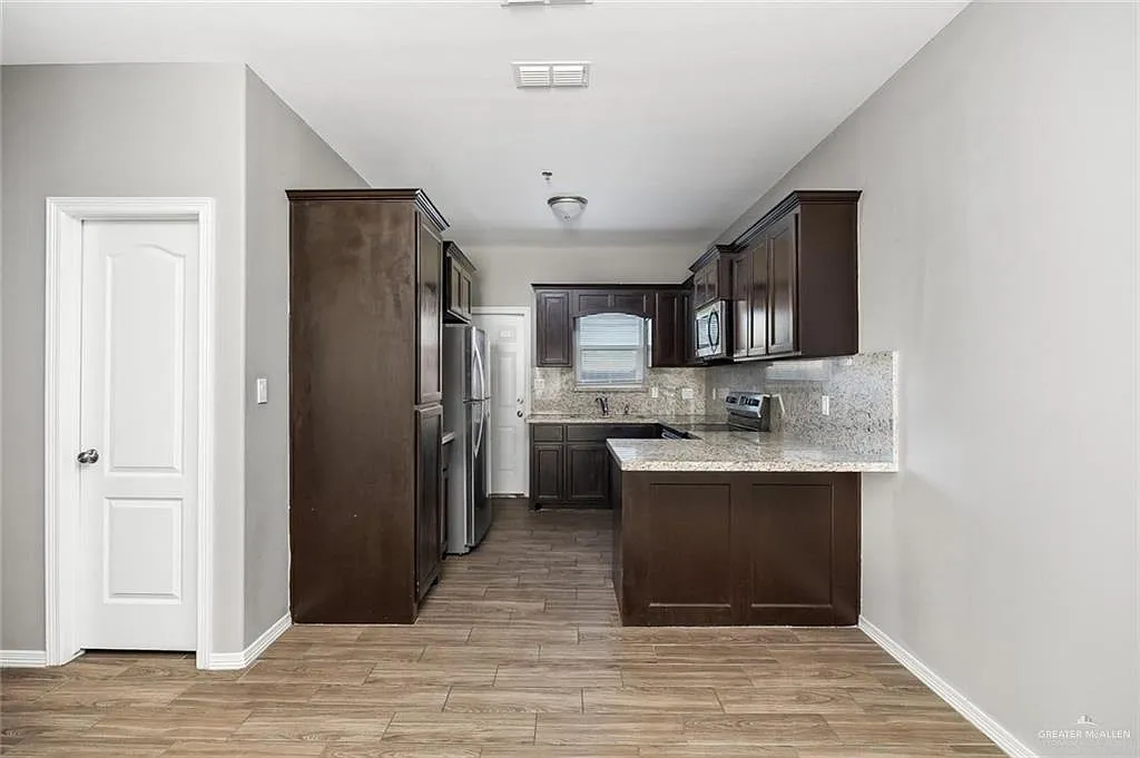 2 bed, 2.0 bath, 1075 sqft, $1,075 — Photo 3