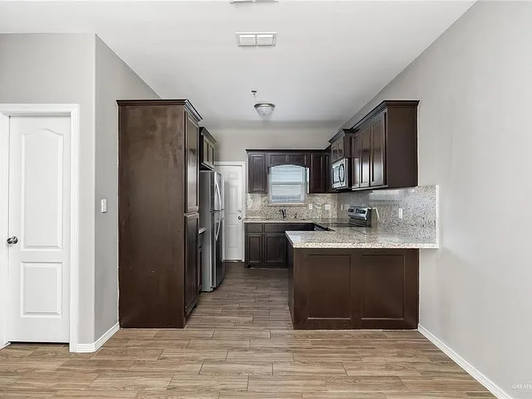 1400 Hummingbird Ct #10 — Photo 3