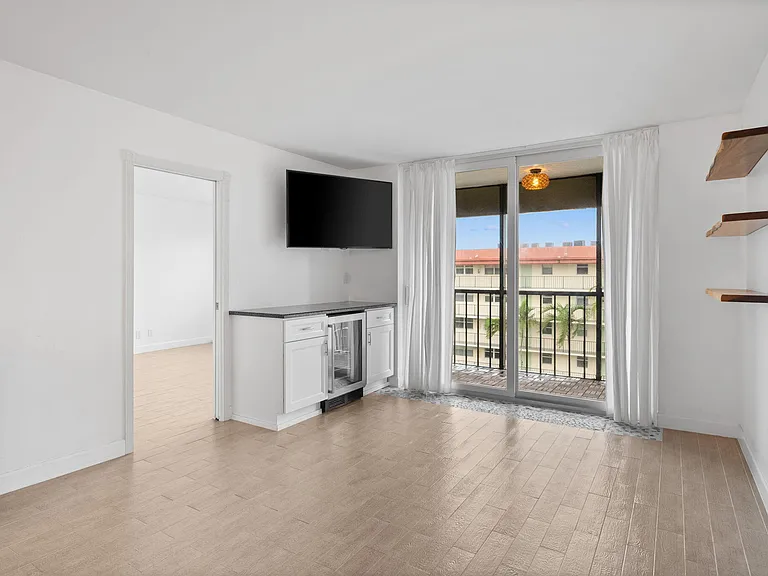 5321 NE 24th Ter #506A — Photo 12