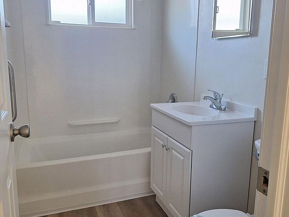 5th image of 4866 Clairemont Sq