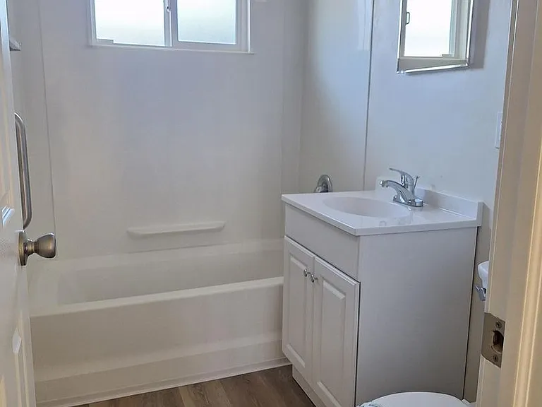 4866 Clairemont Dr — Photo 5
