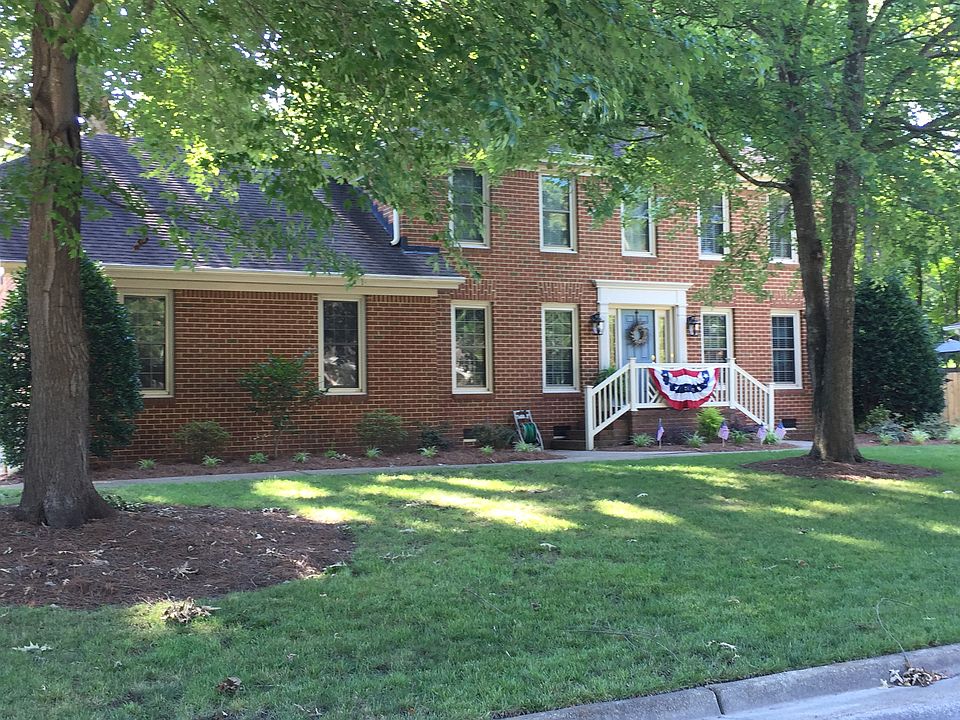 1st image of 521 Yorkshire Dr