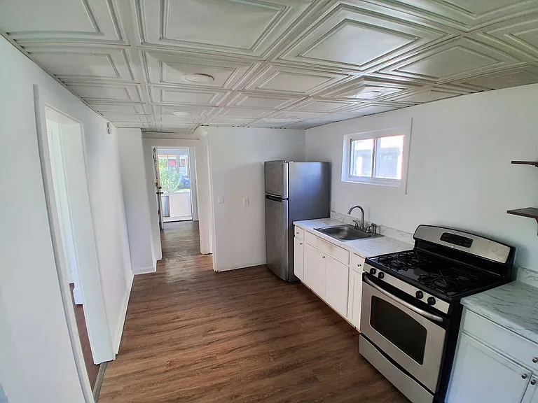 400 Selye Ter — Photo 9