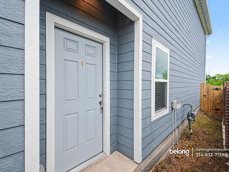 203 Marsh Ln — Photo 4