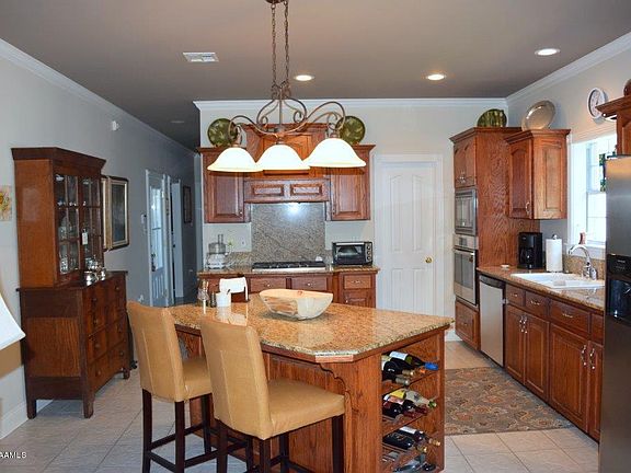 2nd image of 18 Oakthorn Ct