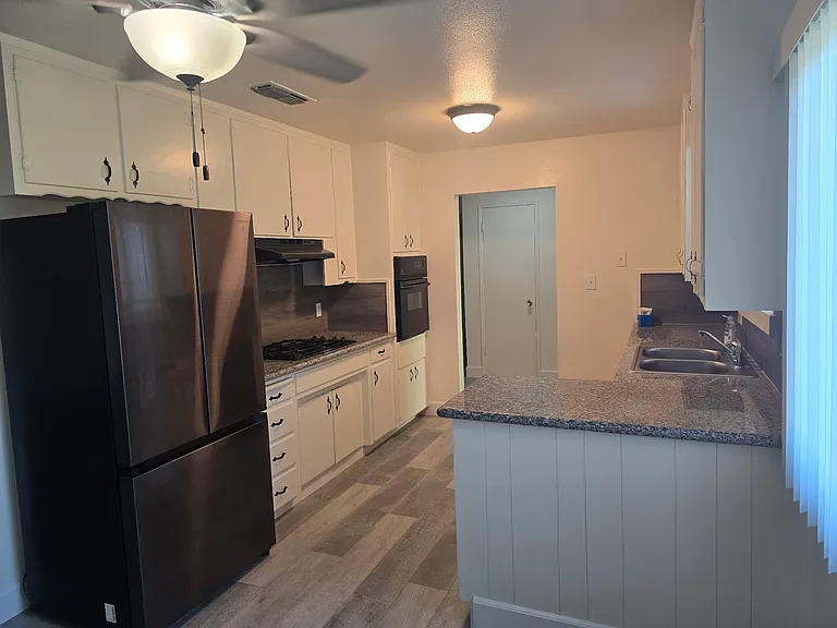 1005 W Cambridge Ave — Photo 13