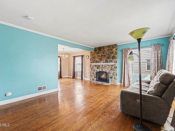 4th image of 108 S Granville Blvd