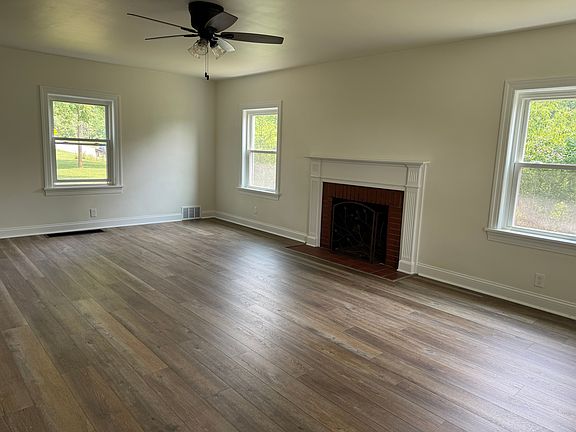 3rd image of 2814 Weymouth Rd