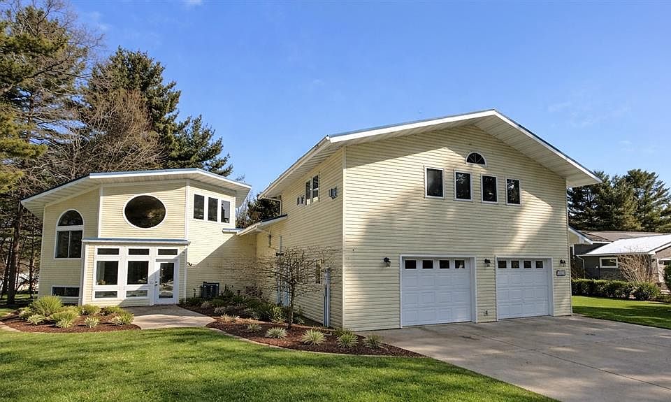 1st image of 19524 74th Avenue