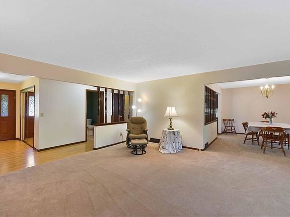 5th image of 24871 Framingham Dr