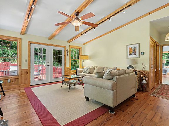 5th image of 82 Buckeye Ln