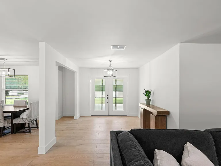 2507 Edgewater Dr — Photo 3