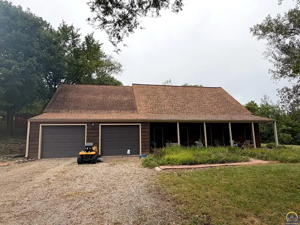 6121 NW Green Hills Rd, Topeka, KS 66618
