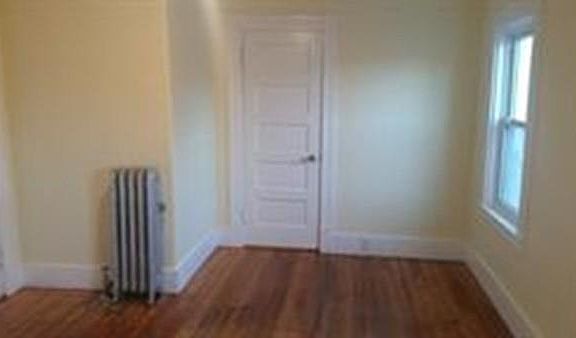 4th image of 527 Centre St
