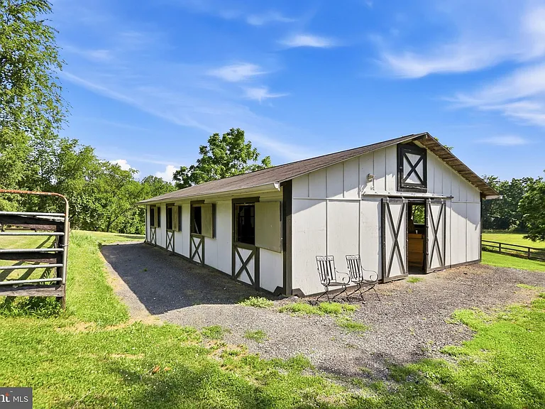 39088 Bolington Rd — Photo 33
