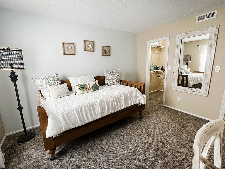 Steeplechase Apartments — Photo 25