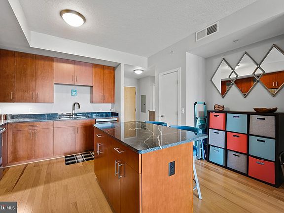 5th image of 910 M St NW APT 1006