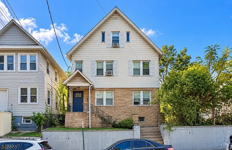 4 bed, 2.0 bath, $3,200 — Photo 1