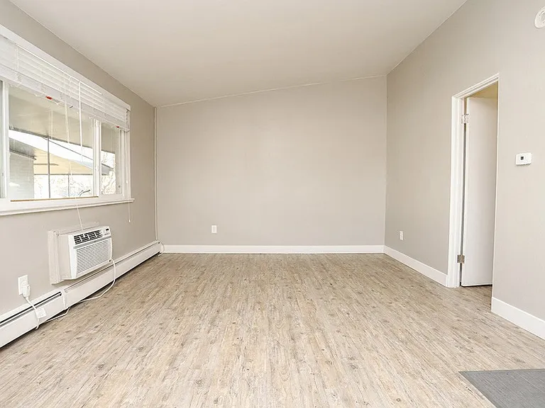 Clay Street Apartments — Photo 33
