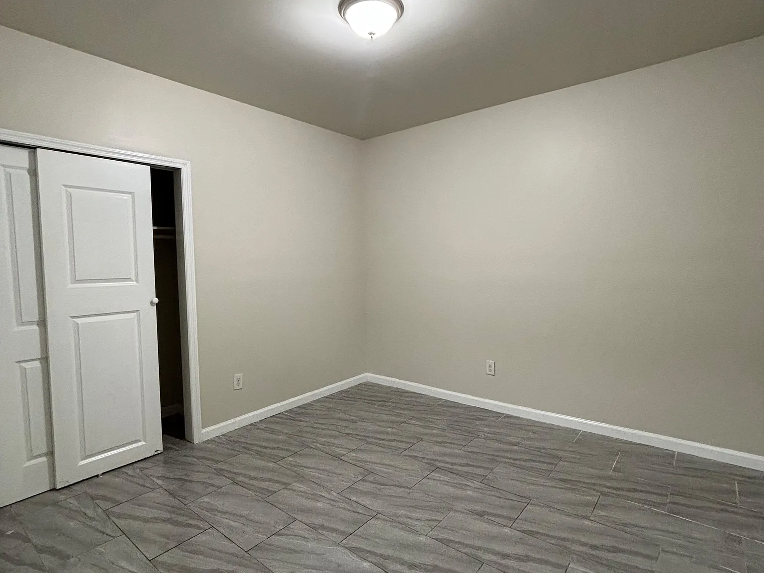 5 bed, 1400 sqft, $3,650 — Photo 4
