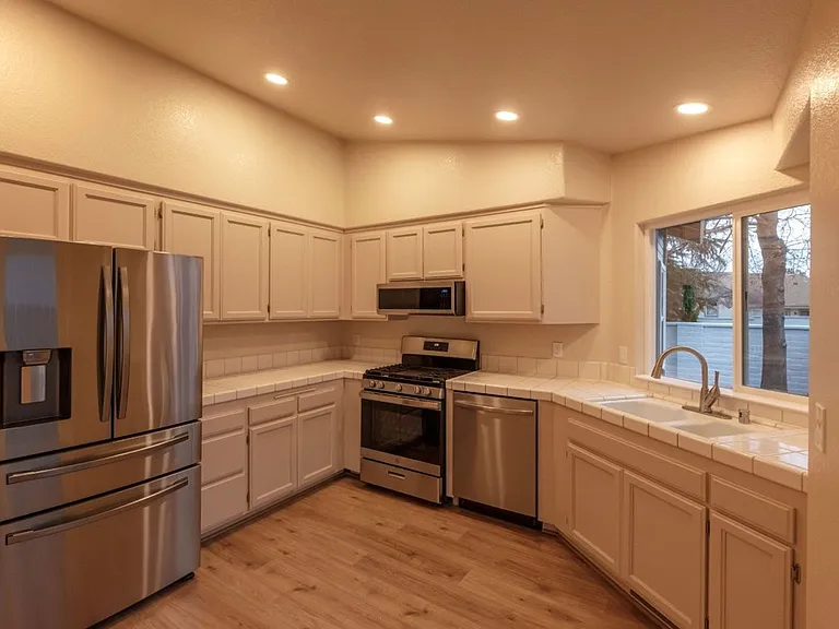 7562 Wheeldale Cir — Photo 3