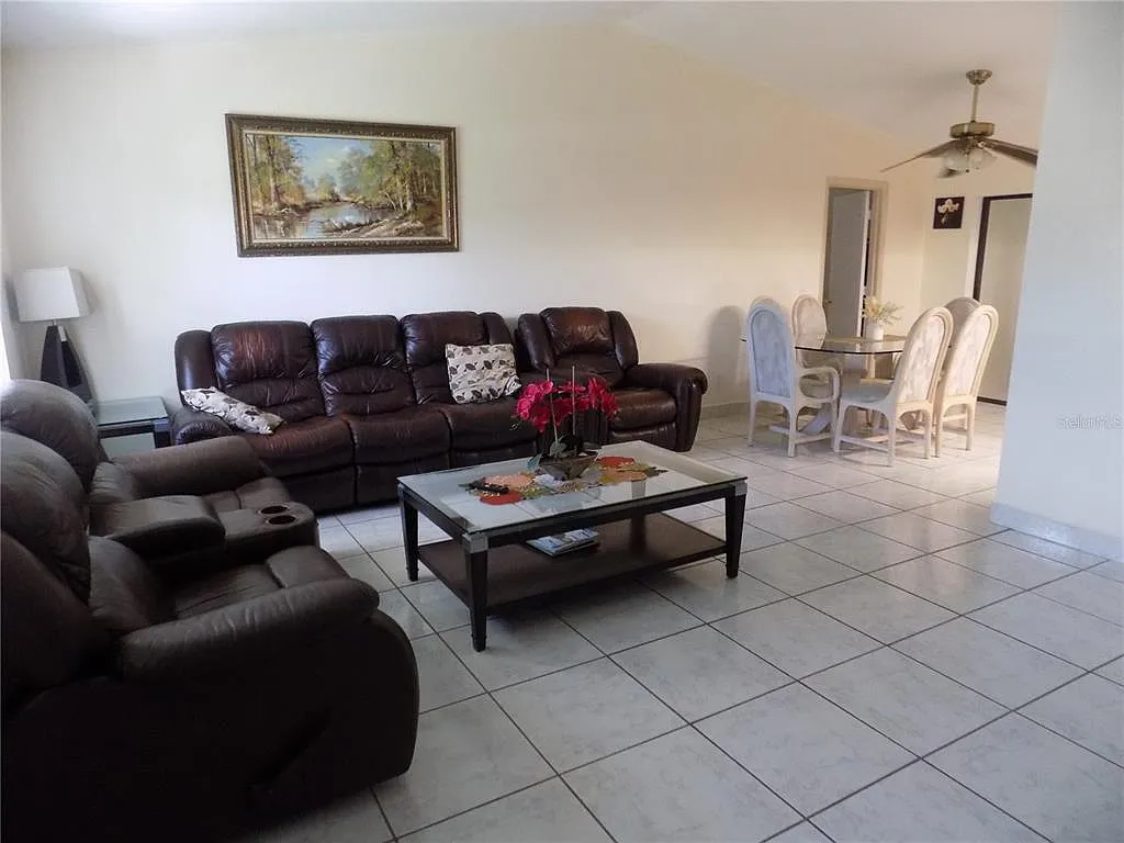 3 bed, 2.0 bath, 1331 sqft, $2,250 — Photo 3
