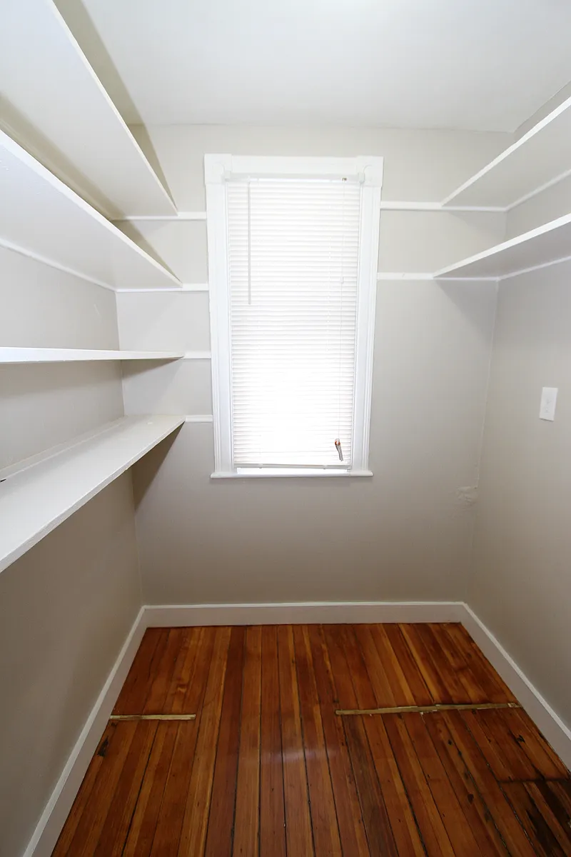 Building Photo - 18 Howes St #1
