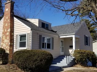 327 E Lee St, Plano, IL