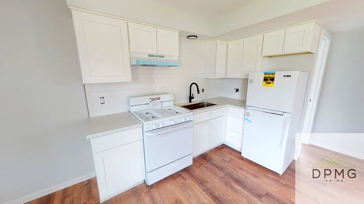Building Photo - 5715 Shaw St #3