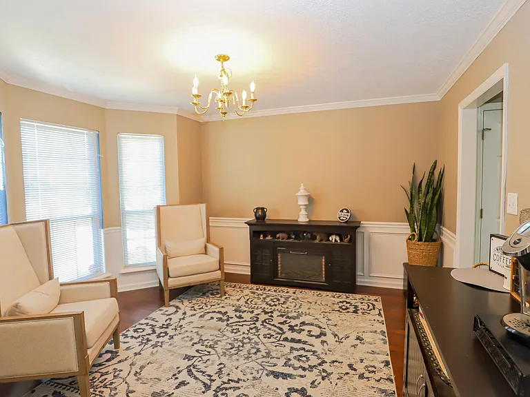 3007 Saint James Pl — Photo 9