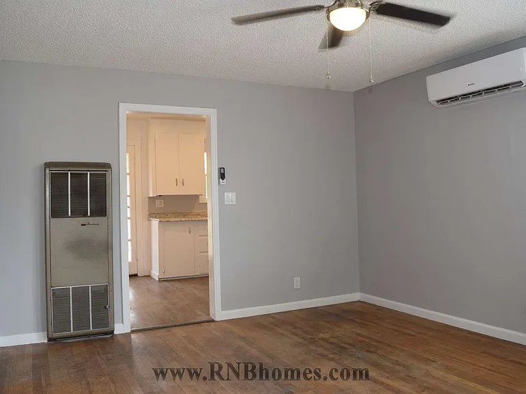 440 Lampasas Ave — Photo 3