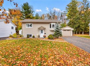 15 Lilac Cres, Fredericton, NB E3A 2G7