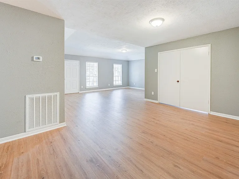 11602 Lennington Ln — Photo 5