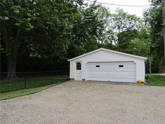 3rd image of 515 Valley Dr