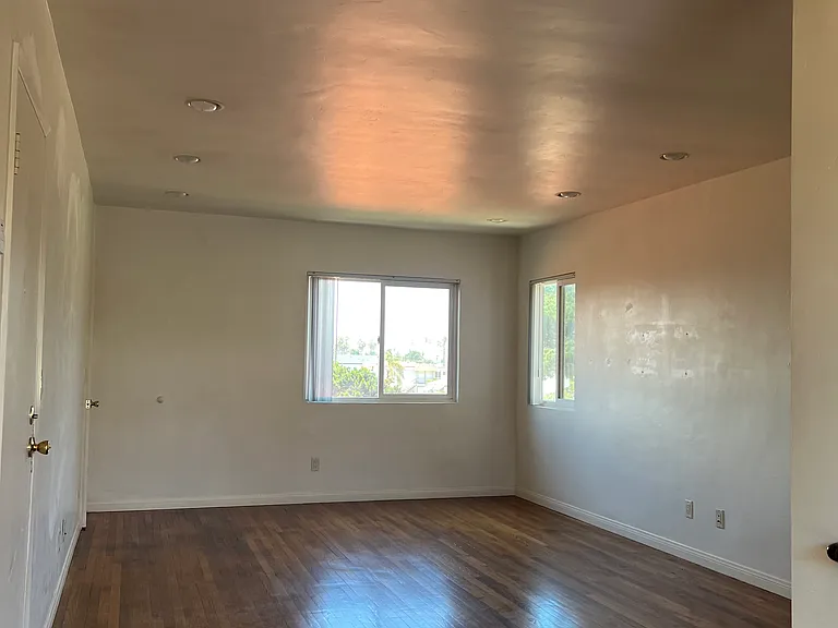 4837 Brighton Ave — Photo 6