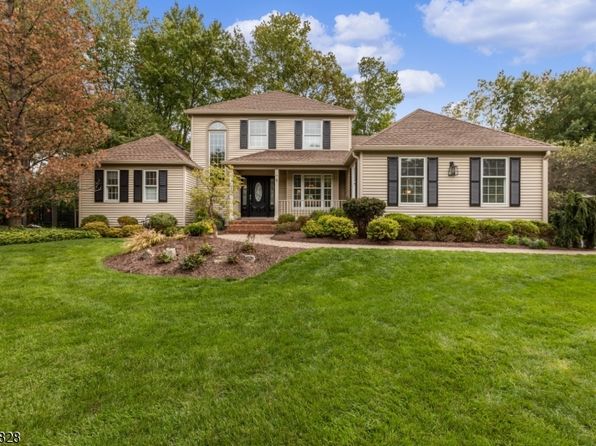 9 Strawberry Ln
