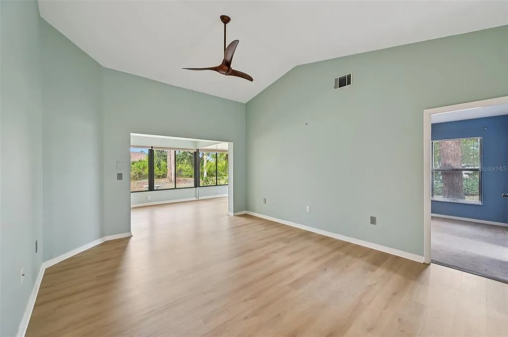 2 bed, 2.0 bath, 1555 sqft, $1,800 — Photo 4