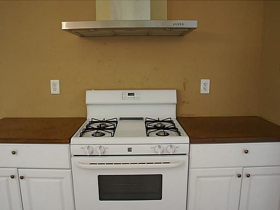 4th image of 383 White Oak Dr