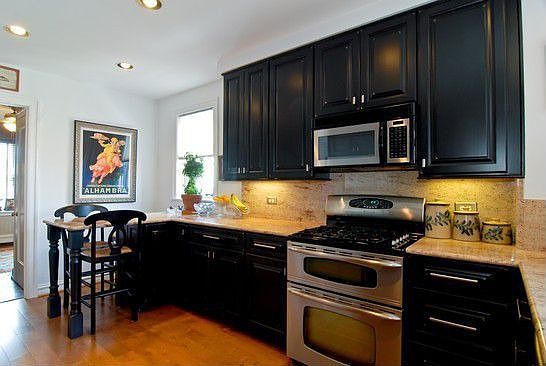 4th image of 431 W Oakdale Ave APT 12D