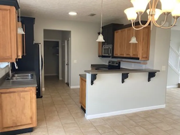 2601 Avondale Ct — Photo 4