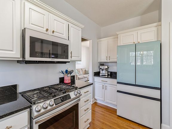 4th image of 824 Idaho Ave