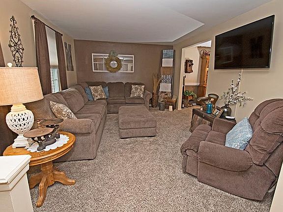 4th image of 109 Cedar Cir