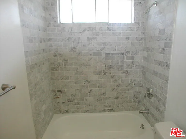 1326 S Ridgeley Dr #6 — Photo 15