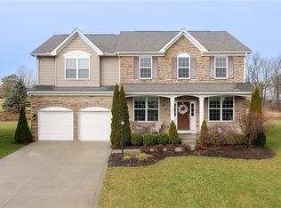 602 Surrey Dr, Aurora, OH