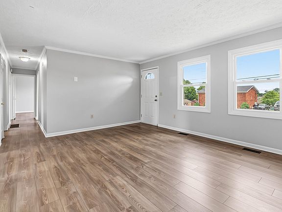 4th image of 708 Cimarron Rd