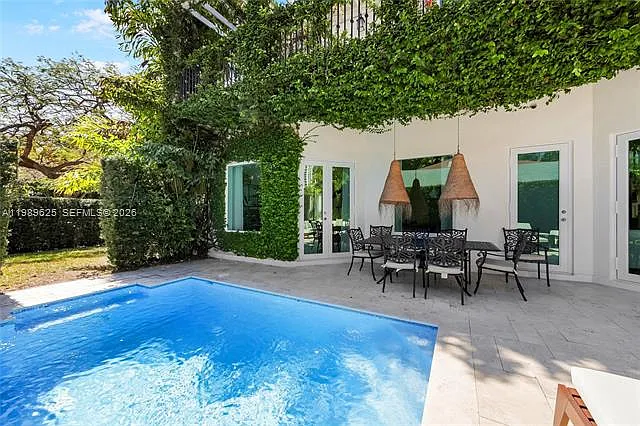 5 bed, 5.5 bath, $19,900 — Photo 4