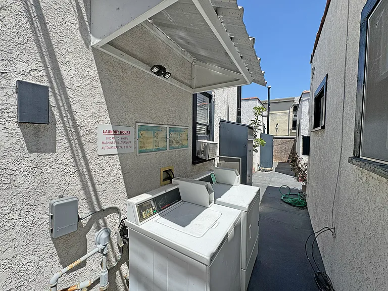 1048 Coronado Ave #G — Photo 15