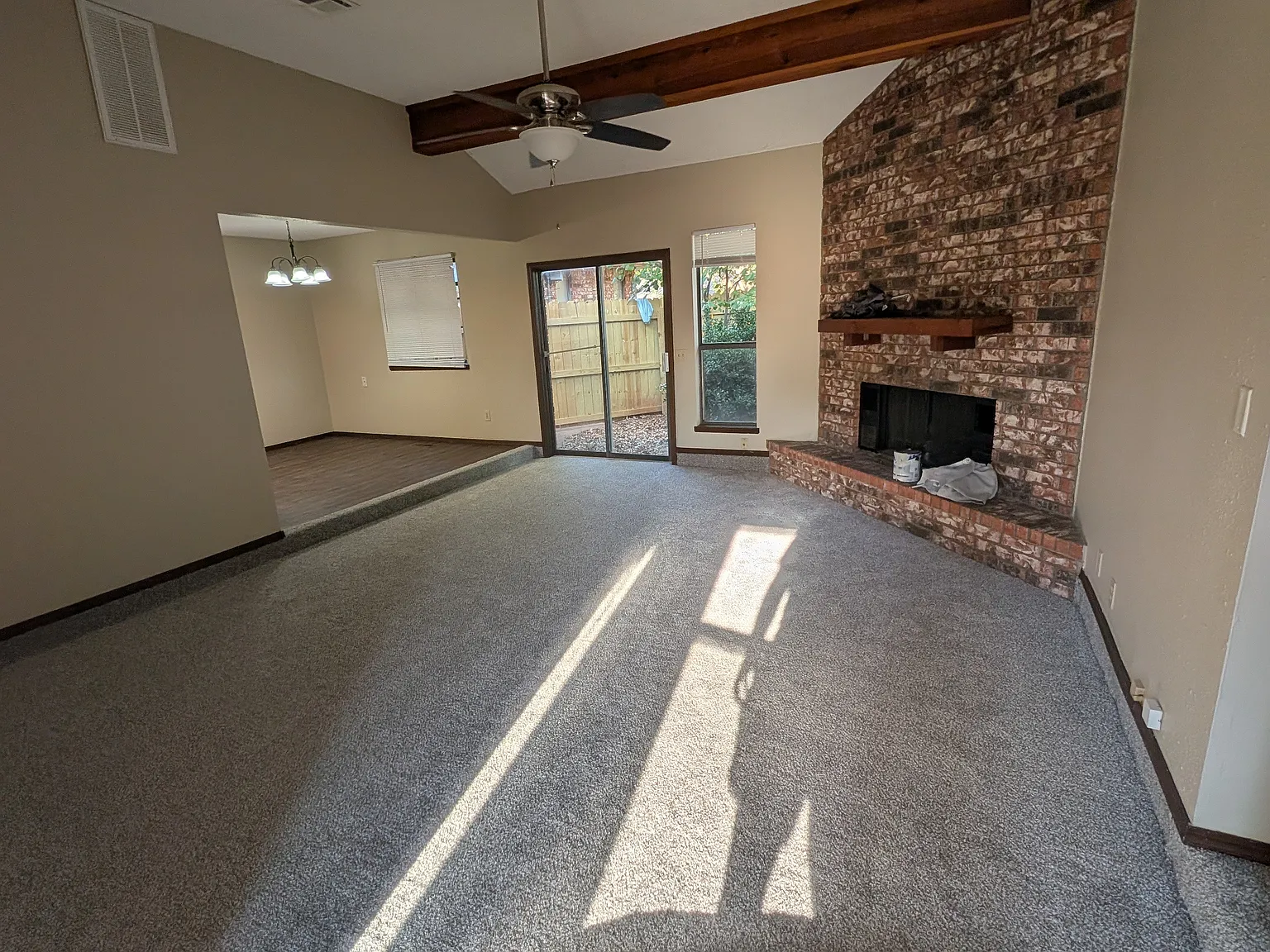 3 bed, 1400 sqft, $1,600 — Photo 2