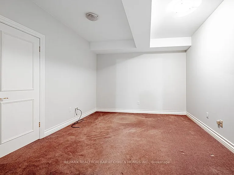 8 York Rd — Photo 36